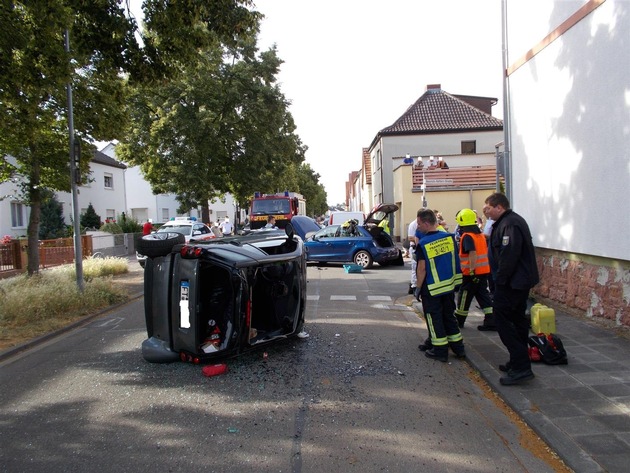 POL-PDLU: Frankenthal-Studernheim- Smart überschlägt sich nach Verkehrsunfall: