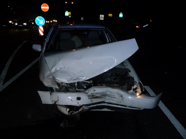 POL-NOM: Verkehrsunfall durch Rotlichtmißachtung