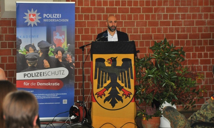 POL-LG: ++ &quot;Warum radikalisieren sich Menschen?&quot; ++ Psychologe und Extremismusforscher Ahmad Mansour als Referent zu Gast bei &quot;Woche der Demokratie&quot; der Polizei Lüneburg ++