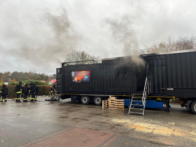 FW-OLL: Realistische Ausbildung im Brandübungscontainer für die Gemeinde-Feuerwehr Wardenburg