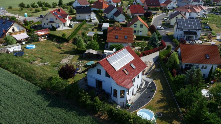 MEP Werke: MEP Werke blendend ins Jahr gestartet - Die Münchner MEP Werke GmbH installiert erstmalig im Zeitraum eines Monats über 1,5 Megawatt peak