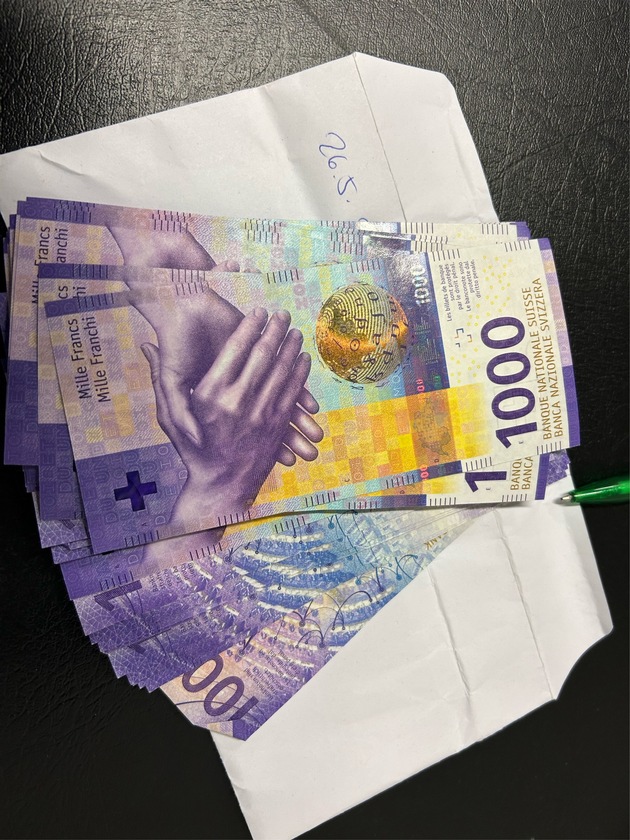 HZA-UL: Zoll stoppt zweifachen Bargeldschmuggel