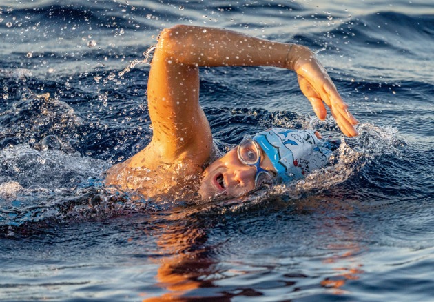 Nathalie Pohl schwimmt als schnellste Frau in 09:50 Stunden von Menorca nach Mallorca
