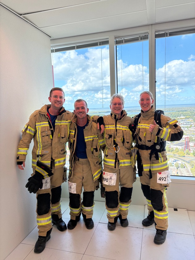 FW-KLE: Vier Klever Feuerwehrleute meistern den Firefighter Stair Climb