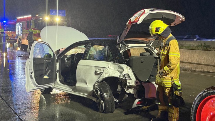FW Ratingen: Verkehrsunfall auf der BAB 52 nach Starkregen