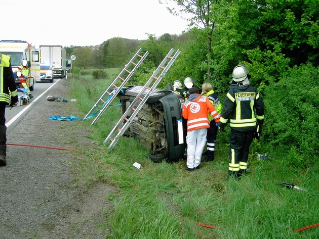 POL-PPWP: In die Böschung geschleudert und schwer verletzt