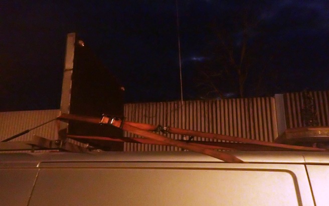 POL-VDMZ: Ungenehmigten Schwertransport mit abenteuerlichem Begleitfahrzeug stillgelegt