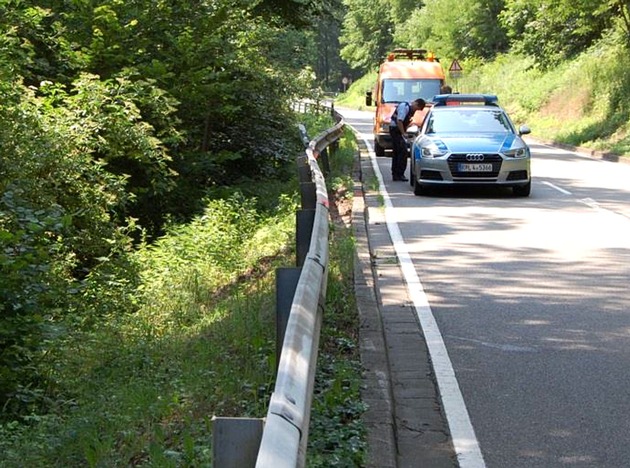 POL-PPWP: Zeugen gesucht: Wer hat 32 Meter Schutzplanke beschädigt?