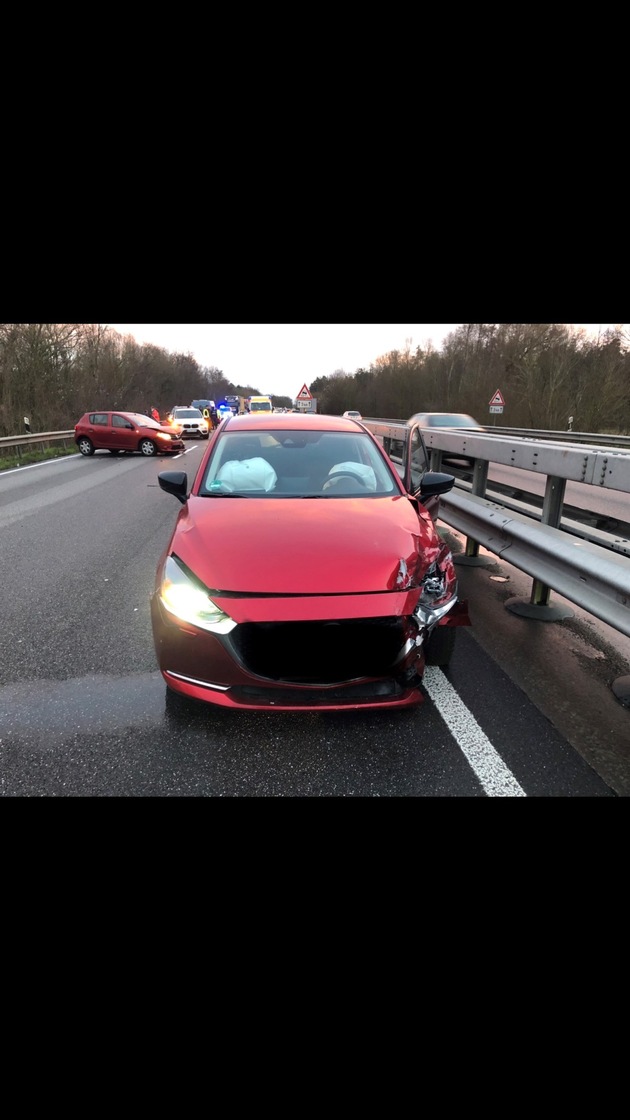 POL-PDLD: A65 - Schwerer Verkehrsunfall mit verletzten Personen und ca. 27.000 Euro Sachschaden