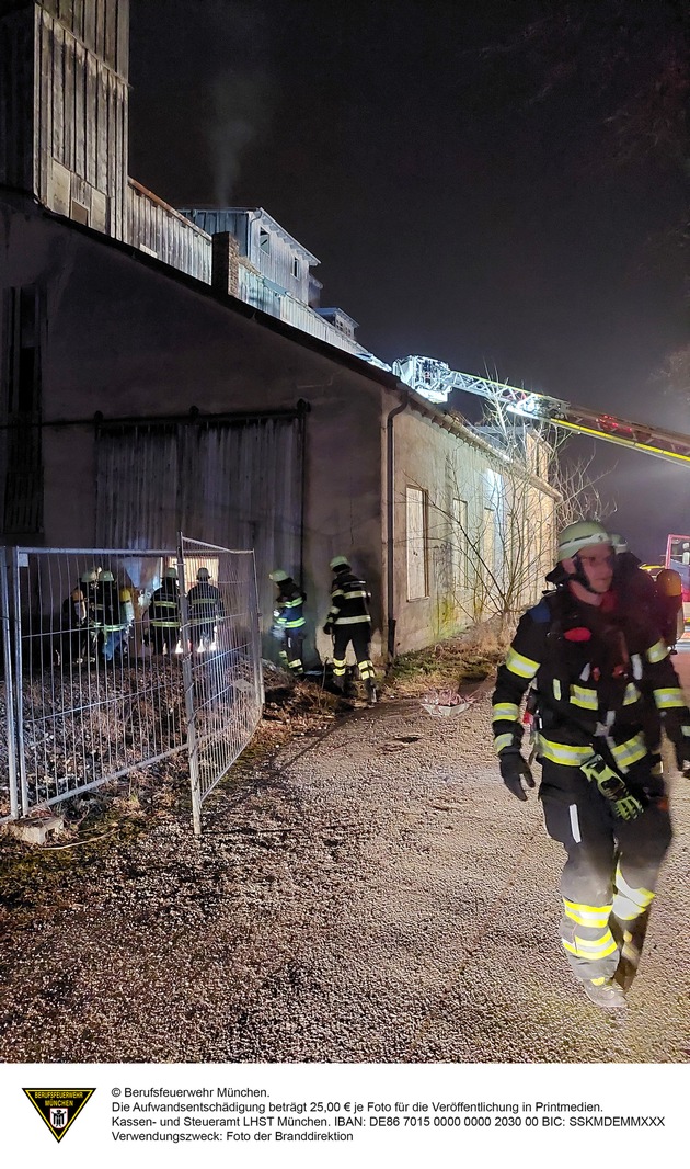 FW-M: Brand im denkmalgeschützten Kieswerk (Perlach)