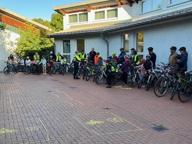 POL-SI: Alt hilft jung - jung hilft alt: Polizei startet das Projekt &quot;Fahrrad-Pate&quot; - #polsiwi