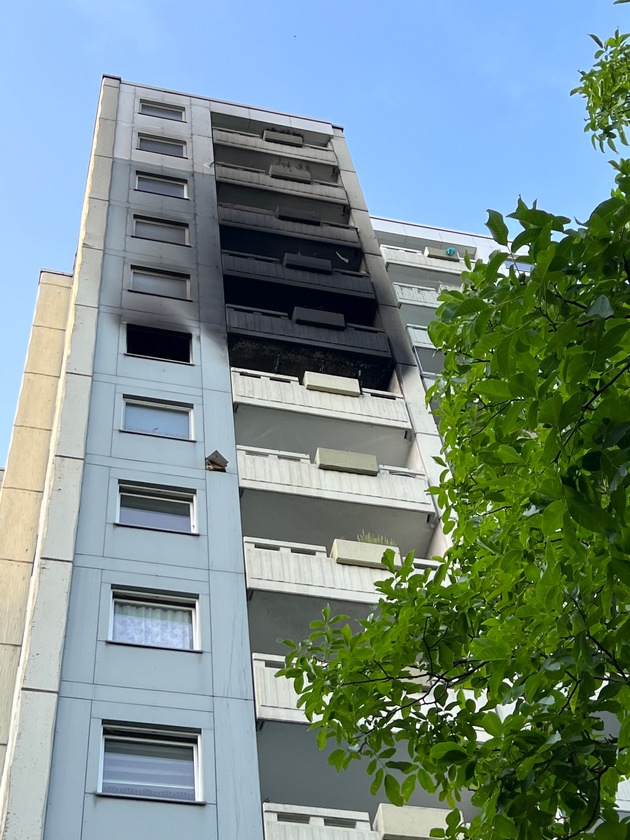 FW-HAAN: Brand im neunten Obergeschoss eines Hochhauses