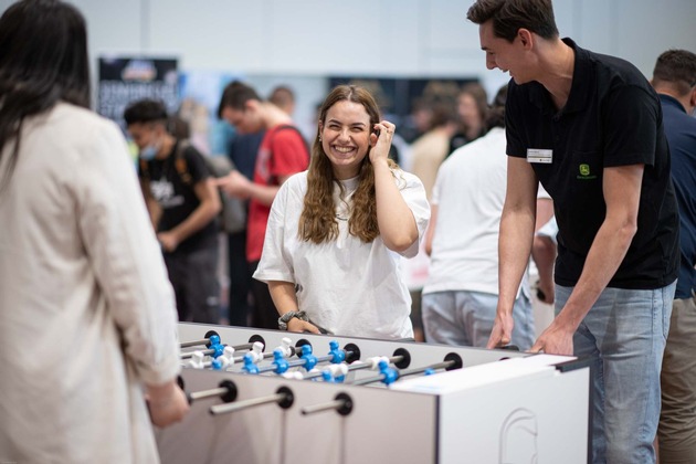 So bringen Schüler den Ball für Ihre berufliche Zukunft ins Rollen / Karriere Kick in Lebach: spielerisch leicht Ausbildungsplatz finden am Tischkicker