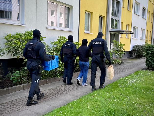 BPOLD-BBS: Fortschreibung Pressemitteilung Urkundenkriminalität - Bundespolizei nimmt Fälscherring in Hamburg hoch und verhaftet vier mutmaßliche Bandenmitglieder