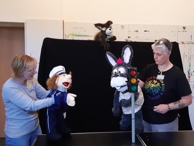 POL-BOR: Borken - Botschaften zielen aufs Herz: Symposium zum Puppenspiel in der Polizei in Borken abgehalten