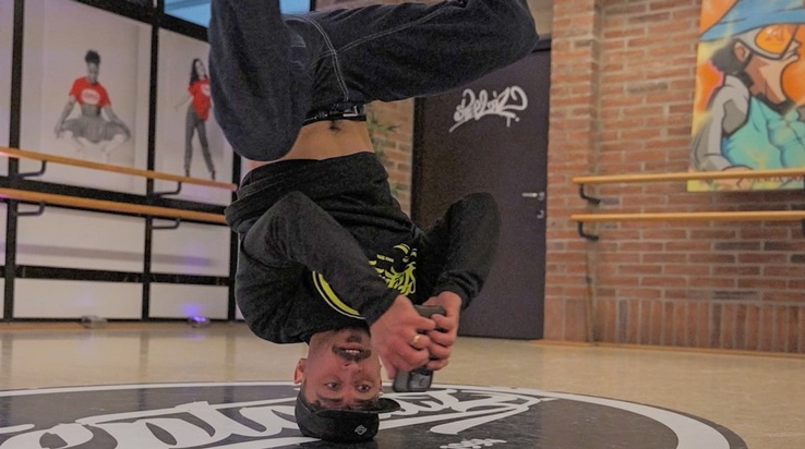 Schwindelfrei? Fehlerfrei! Breakdancer Mauricio aus München will in München den &quot;Guinness World Record&quot; holen - live in SAT.1 und auf Joyn