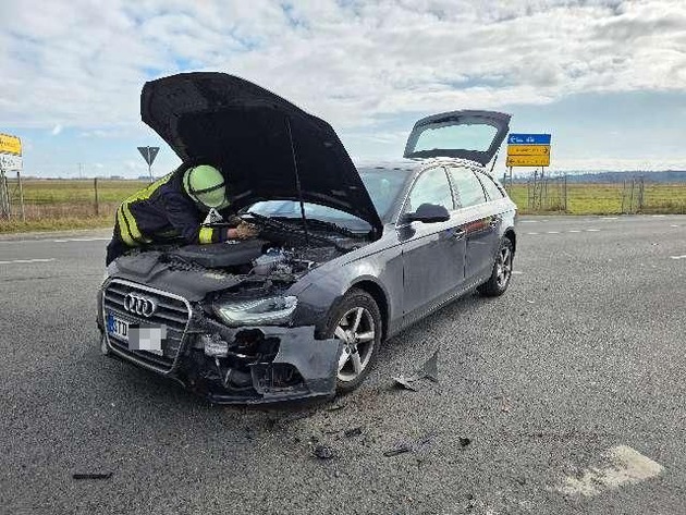 POL-STD: Zwei Leichtverletzte bei Unfall auf der Kreisstraße 36 in Horneburg