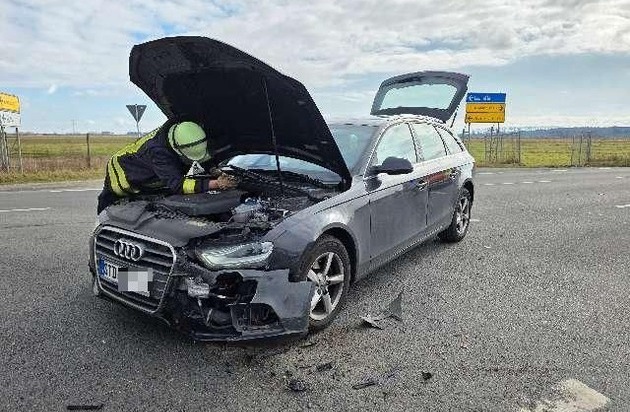 POL-STD: Zwei Leichtverletzte bei Unfall auf der Kreisstraße 36 in Horneburg