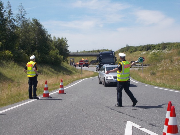 POL-SE: Bad Segeberg - Großkontrolle der Autobahnpolizei auf der BAB 20 in Fahrtrichtung Lübeck