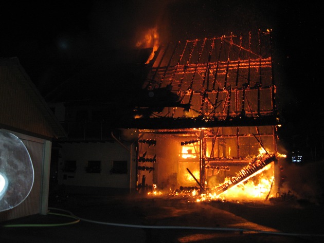 KFV-CW: Scheune mit Wohnhaus brannte lichterloh
Über 100 Einsatzkräfte  bei Großbrand in Ebershardt im Einsatz
Keine Verletzten aber hoher Sachschaden