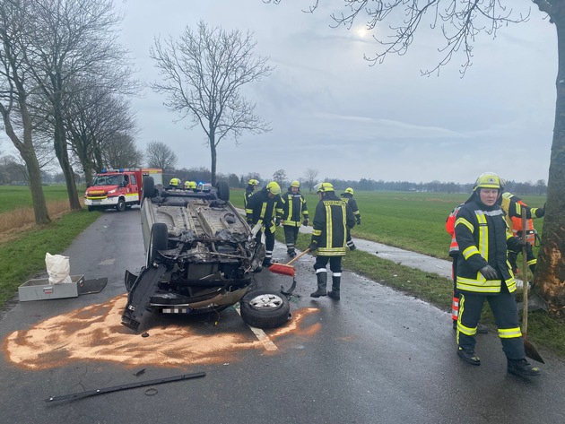 POL-STD: Zwei Autoinsassen bei Unfall in Drochtersen-Aschhorn schwer verletzt