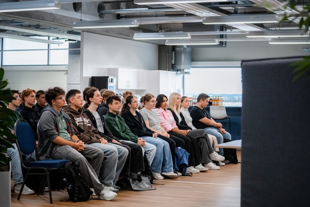 50 neue Auszubildende und Studierende starten bei OPTIMA in Schwäbisch Hall