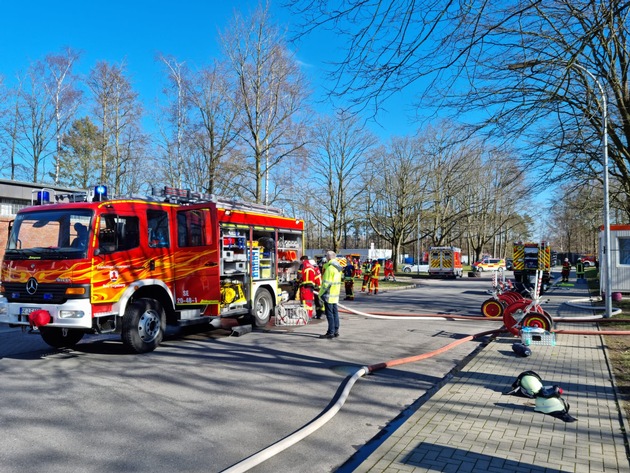 FW Bad Segeberg: LeVo Park Landesunterkunft - vermeintlicher Gasaustritt löste Feuerwehreinsatz aus
