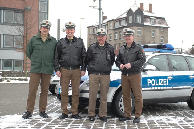 POL-GOE: (139/2005) Polizeiinspektion Göttingen fährt jetzt auch blau - Drei neue Funkstreifenwagen übergeben
