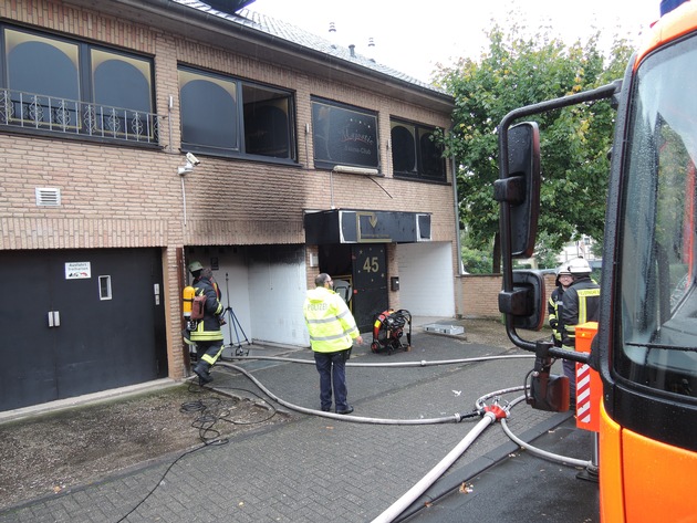 FW-BN: Brand in einem leerstehenden Nachtclub