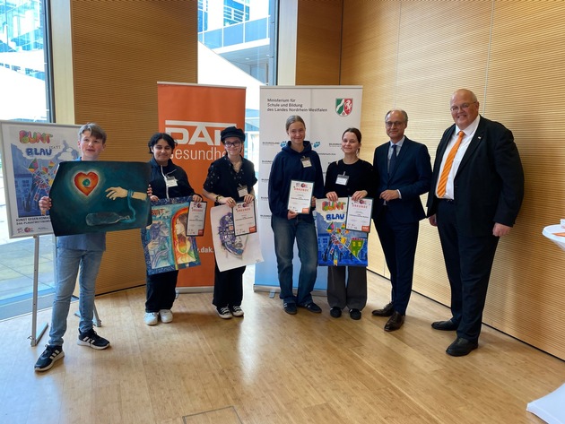 Nordrhein-Westfalen: Schülerinnen aus Düsseldorf gewinnen landesweiten Plakatwettbewerb gegen das Rauschtrinken