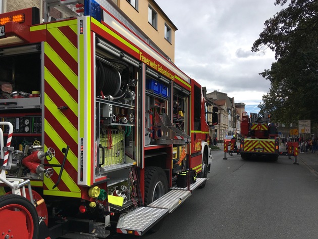 FW-GE: Küchenbrand in Gelsenkirchen-Ückendorf fordert zwei verletzte Personen