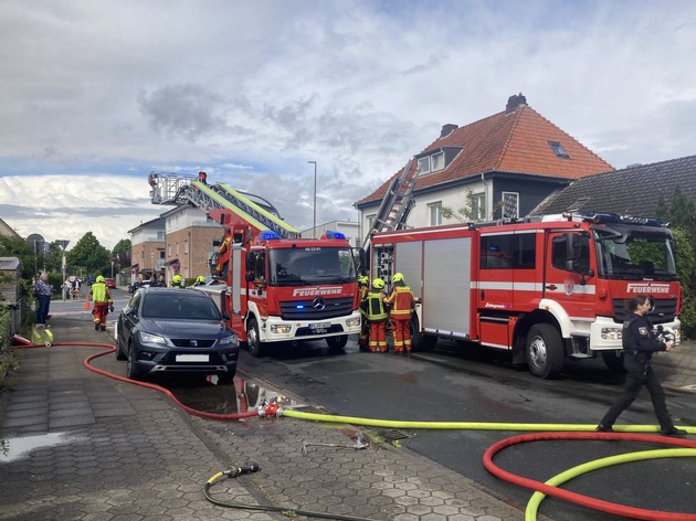 FW-PI: Einsatzreicher Nachmittag in Uetersen / Feuerwehr verhindert Dachstuhlbrand