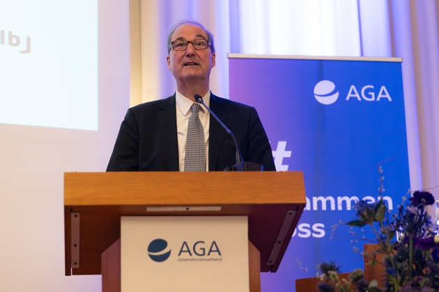 AGA-Jahrestagung mit DIHK-Hauptgesch&auml;ftsf&uuml;hrerin Dr. Helena Melnikov