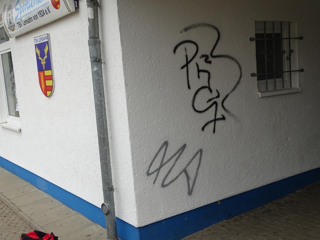 POL-HL: OH_Lensahn    /

Farbschmierereien durch Graffiti - die Polizei sucht Zeugen