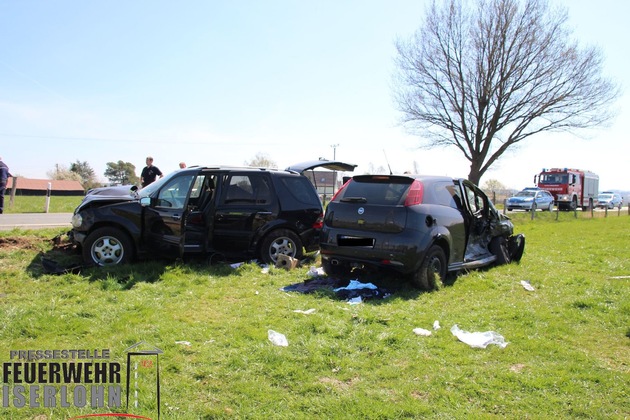 FW-MK: Schwerer Verkehrsunfall in Iserlohn-Sümmern