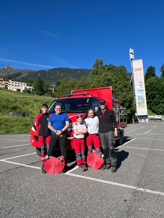 Höhenrekordversuch am Pizol der Jungfeuerwehren im Wassertransport
