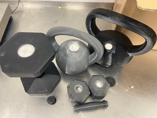 HZA-K: ZOLL: Schmuggelversuche im großen Stil in der Nikolausnacht am Kölner Flughafen / Fast 100 Kilogramm Drogen, 6.400 unversteuerte Zigaretten und Luxusgüter sichergestellt