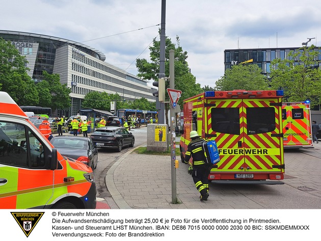 FW-M: Sieben Verletzte durch Unfall (Neuhausen)