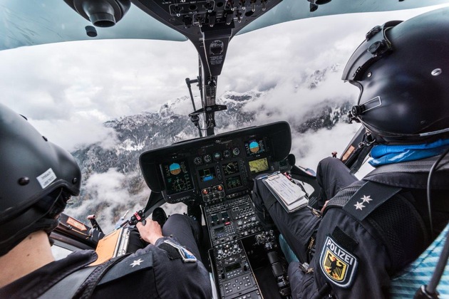 Bundespolizeidirektion München: Piloten des Bundes und der Länder trainieren im alpinen Gelände/ Vom Watzmann bis zur Zugspitze