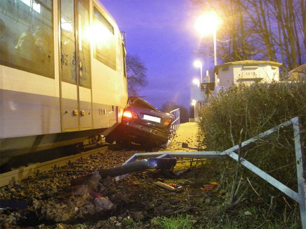 POL-DN: Autofahrer übersah Rurtalbahn