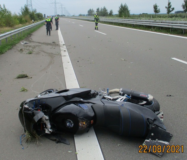 POL-STD: 45 -jähriger Motorradfahrer bei Unfall auf der Autobahn 26 schwer verletzt