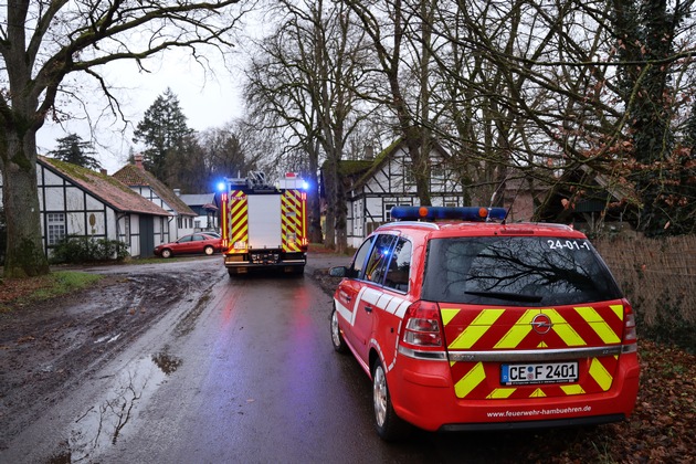 FW Hambühren: Feuerwehren rücken zu vermeintlicher Explosion in Wohnhaus aus