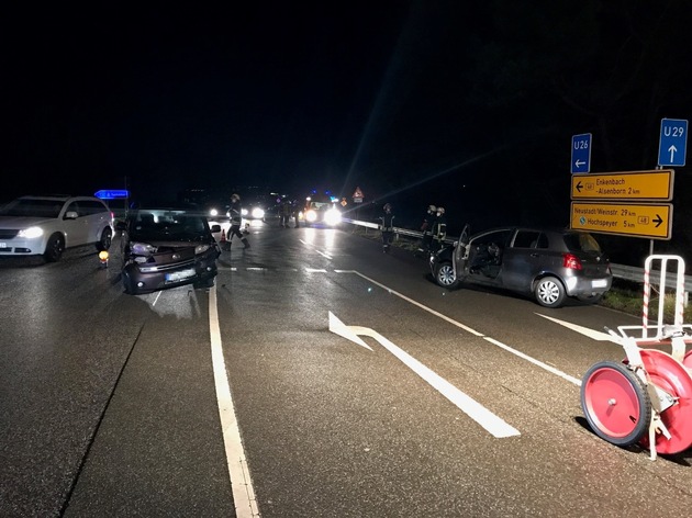 POL-PPWP: Unfall: Zwei Verletzte - Bundesstraße gesperrt