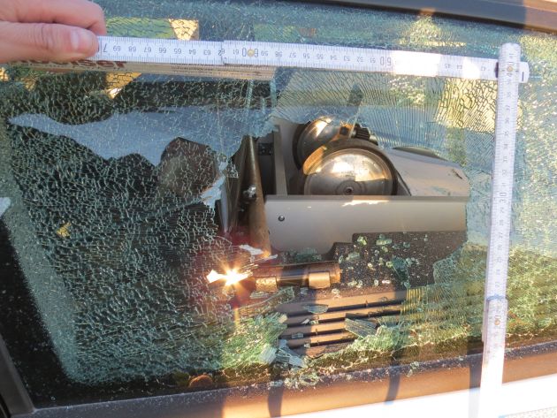 POL-DN: Hambacher Forst: Streifenwagen wurde erheblich beschädigt