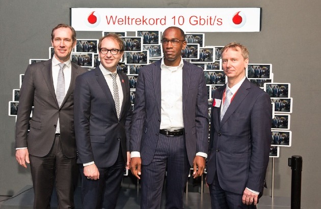 Vodafone GmbH: 5G: Vodafone präsentiert Turbo-Netz für den Digital-Minister