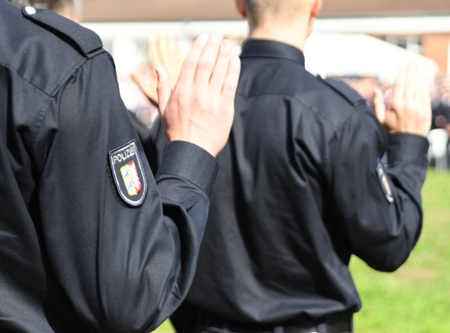POL-SH-AFB: Feierliche Vereidigung von 400 neuen Polizeianwärtern