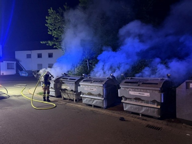 FW-PL: Ortsteil Köbbinghauser Hammer - PKW löst Flächenbrand aus