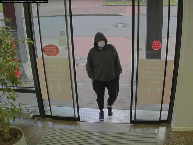 POL-HK: Soltau:Überfälle an Geldautomaten: Polizei veröffentlicht Fotos des Täters