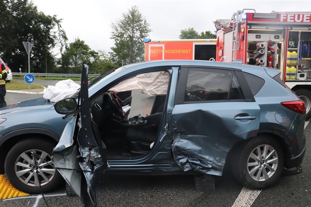 POL-HX: Fünf Verletzte bei Verkehrsunfall - unter den Verletzten befindet sich ein Säugling