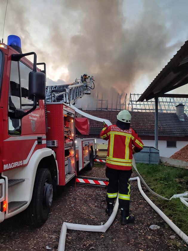 FW Stockach: Überlandhilfe zum Gebäudebrand in den Bodenseekreis